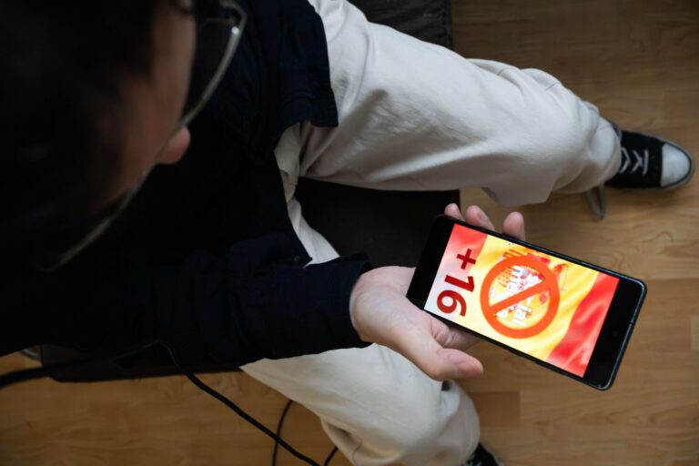 戒网瘾机构 社交媒体禁令